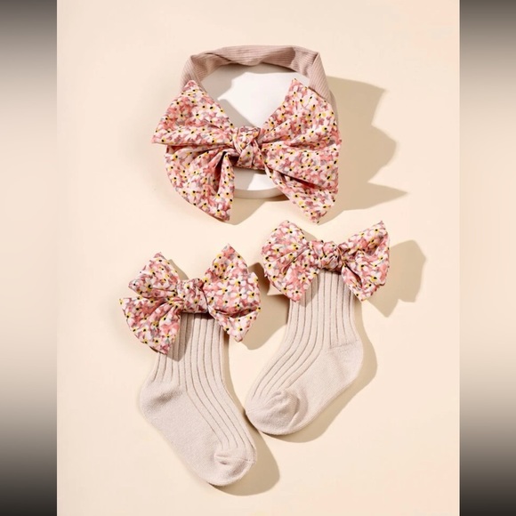 Baby headband and socks set - Picture 2 of 3